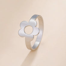 Load image into Gallery viewer, Jocelynne Flower Ring
