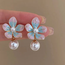 Load image into Gallery viewer, Dezee Flower Pearl Earrings
