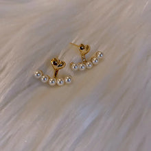 Load image into Gallery viewer, Cotey Love Heart Pearl Earrings
